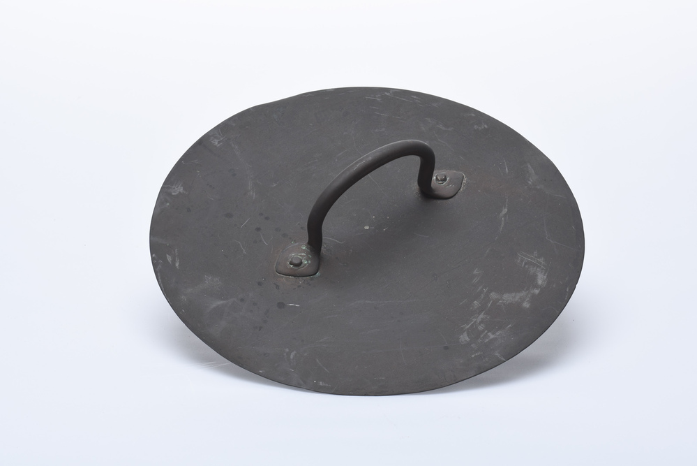 Koperen pan met messing deksel