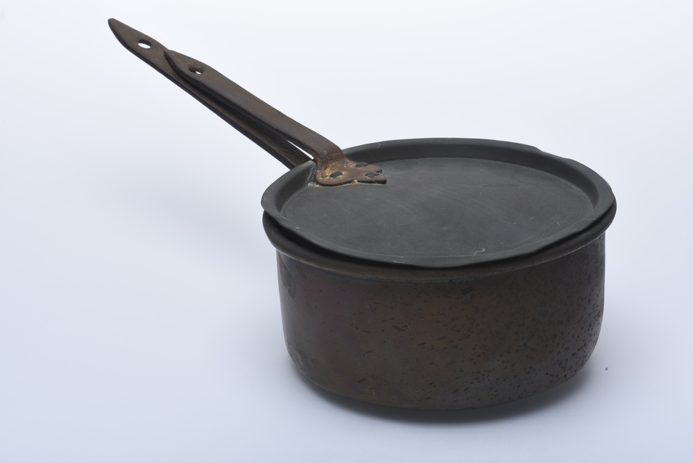 Koperen pan met deksel