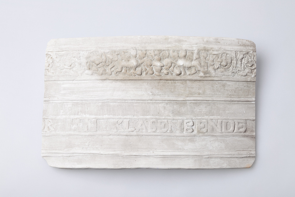 Gipsafgietsel van de klok te Meedhuizen