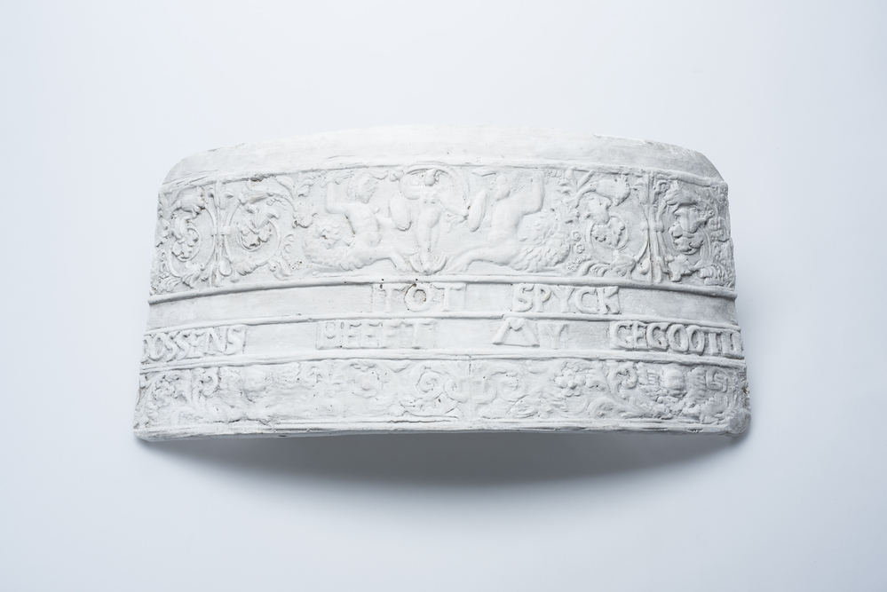 Gipsafgietsel van de klok te Spijk