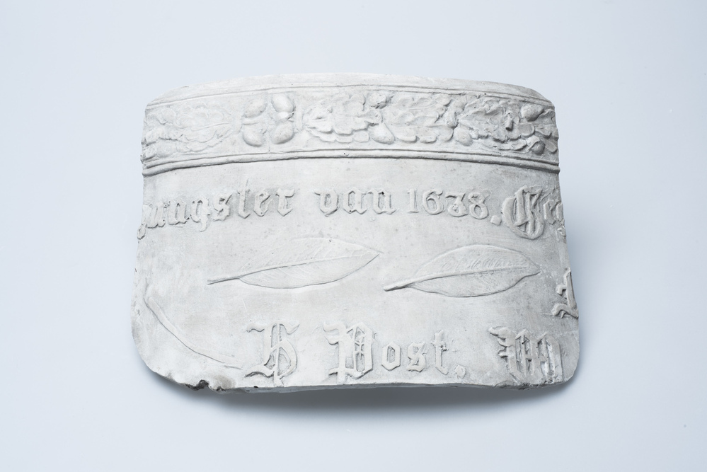 Gipsafgietsel van de klok te Kropswolde