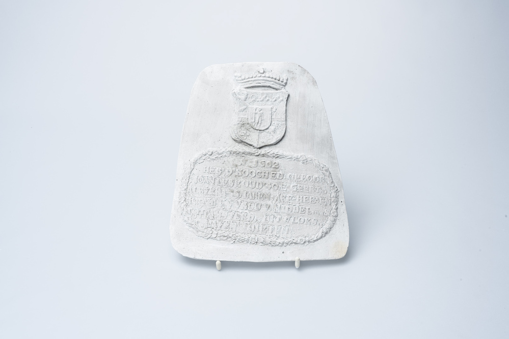 Gipsafgietsel van een klok van het klokkenspel te Middelstum