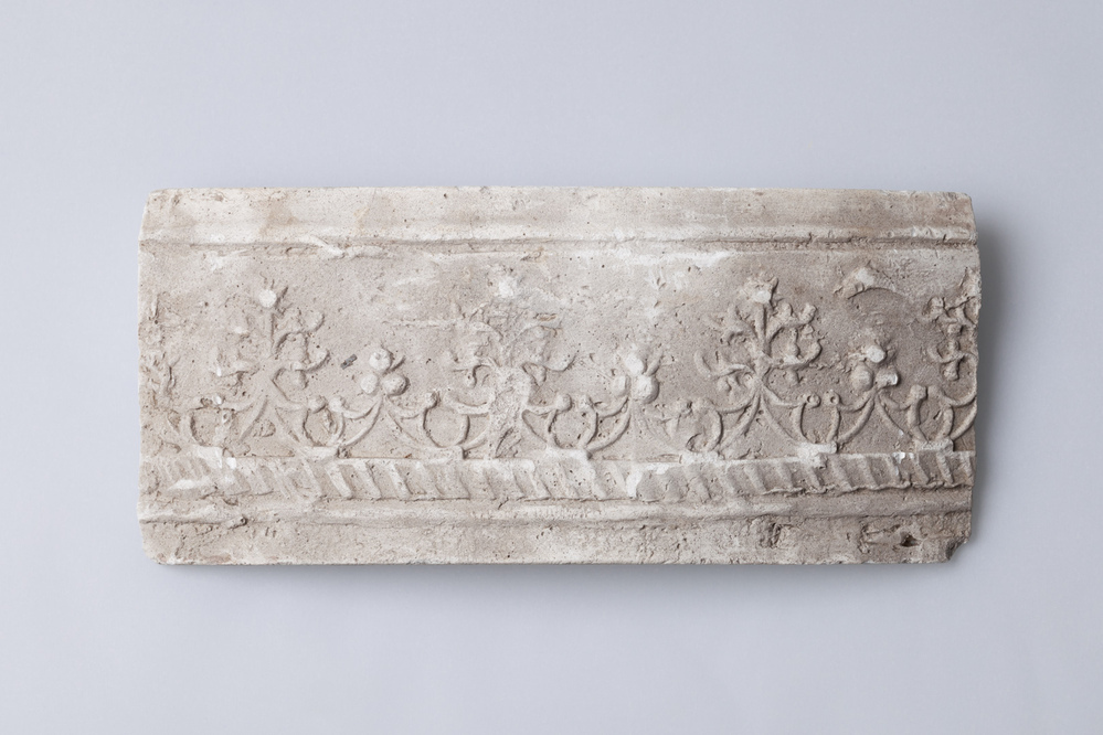 Gipsafgietsel van de klok te Aduard