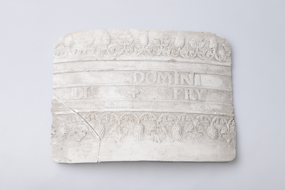 Gipsafgietsel van de klok te Saaksumhuizen