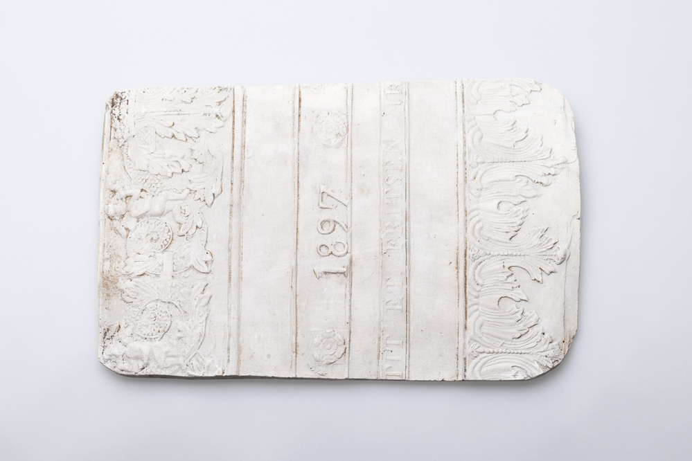 Gipsafgietsel van de klok te Uithuizermeeden