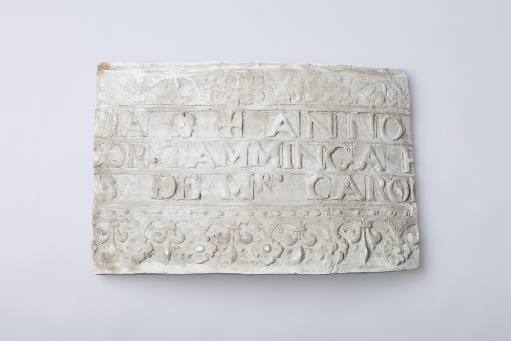 Gipsafgietsel van de klok te Lellens