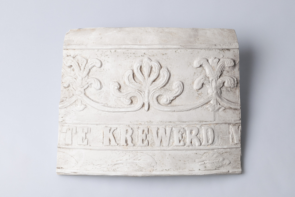 Gipsafgietsel van de klok te Krewerd