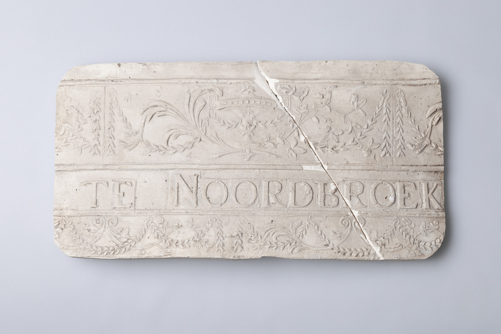 Gipsafgietsel van de klok te Noordbroek