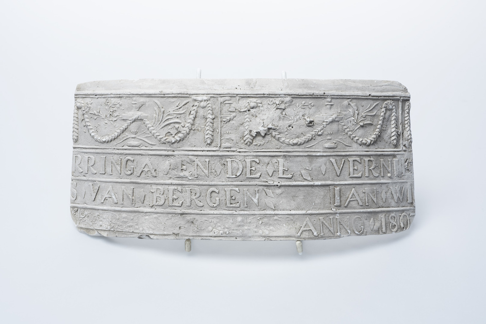 Gipsafgietsel van de klok te Oostwolde (Midwolde).