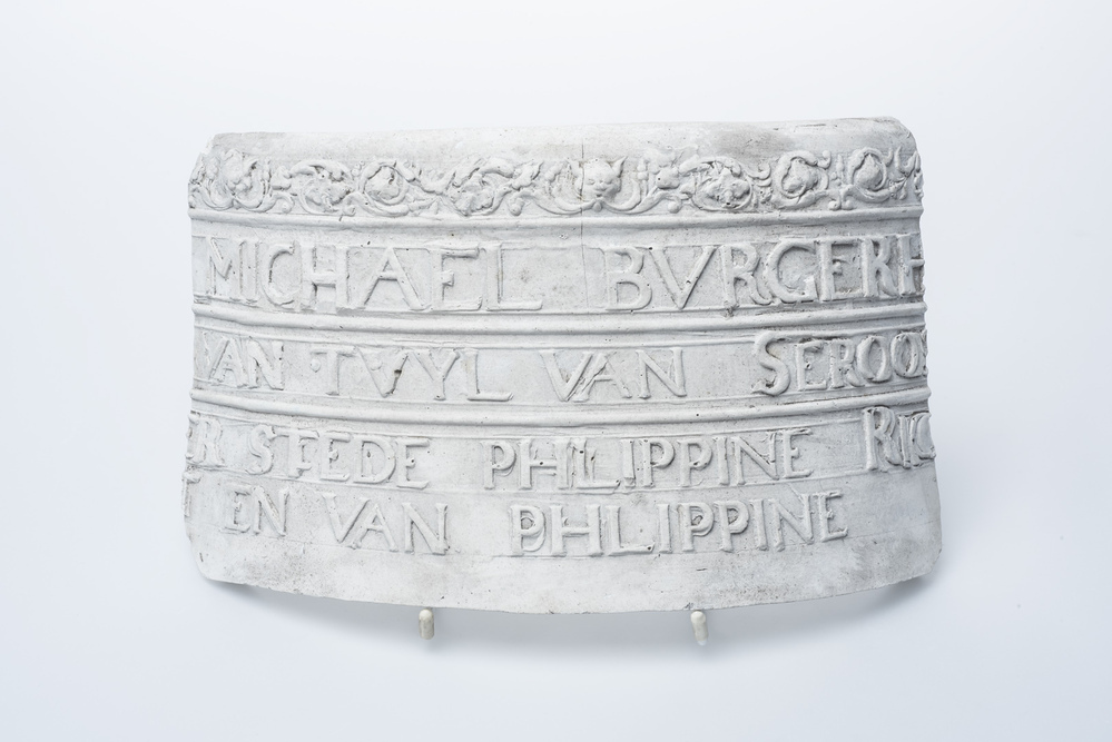 Gipsafgietsel van de klok te Veelerveen