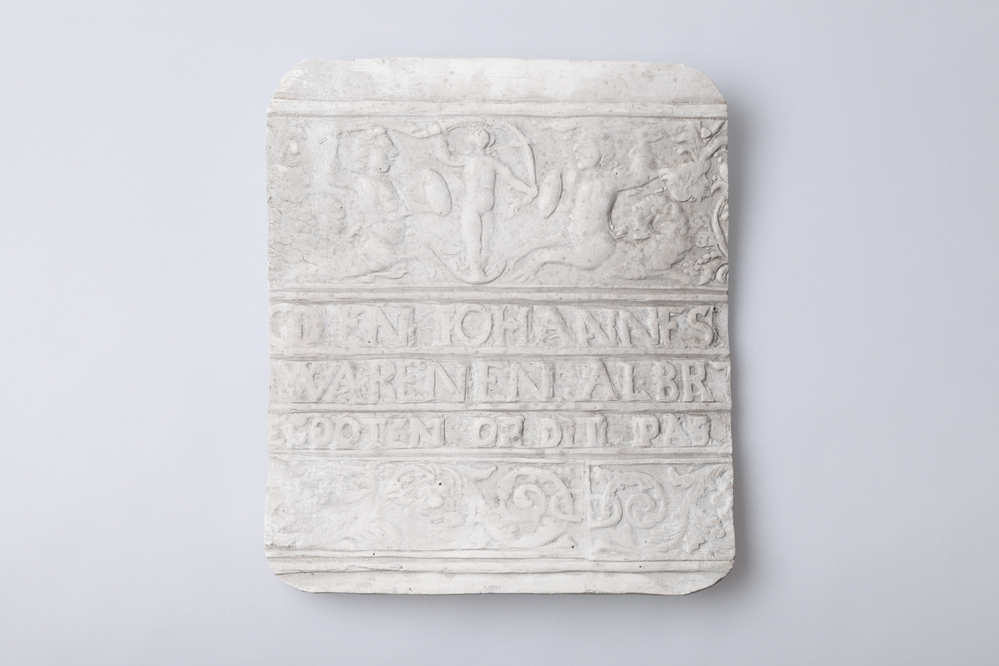 Gipsafgietsel van de klok te Noordlaren