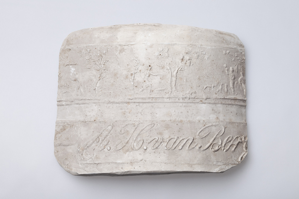 Gipsafgietsel van de klok te Leens.