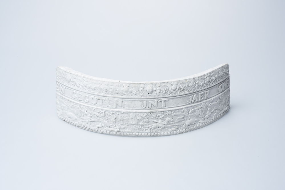 Gipsafgietsel van de klok te Warffum