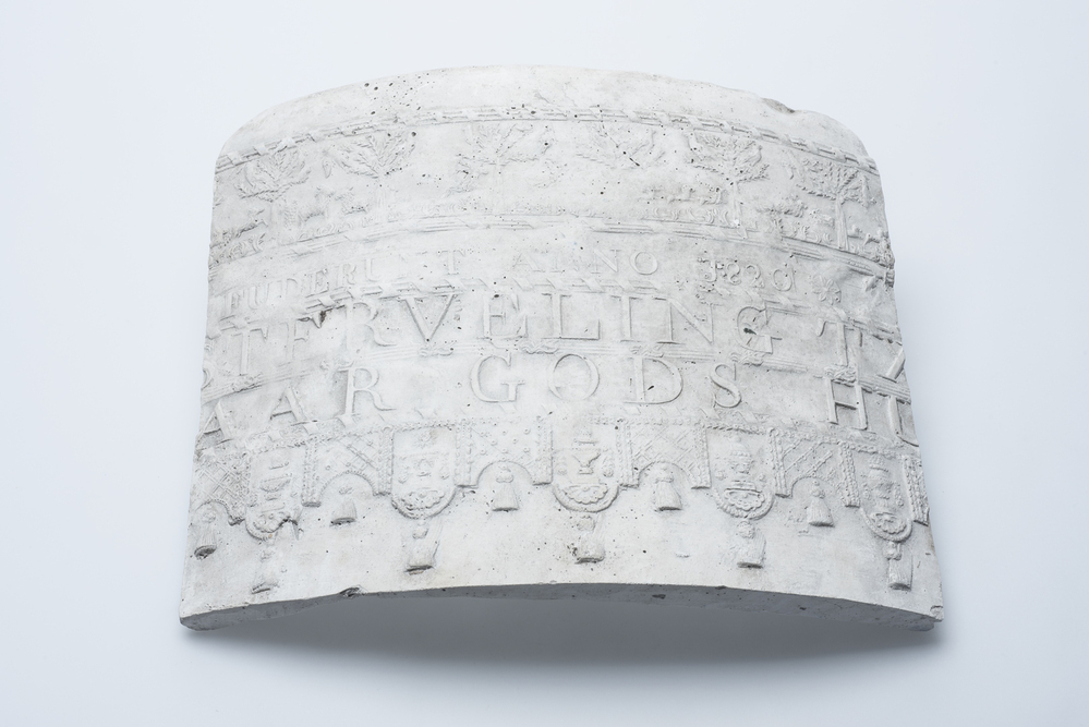 Gipsafgietsel van de klok in de R.K. Kerk Moesstraat, Groningen