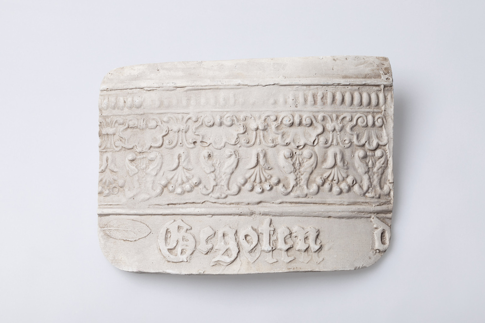 Gipsafgietsel van de klok te Niezijl