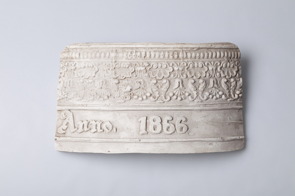 Gipsafgietsel van de klok te Woldendorp