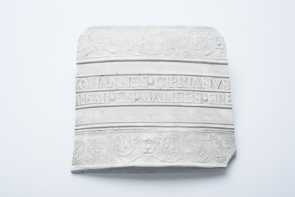 Gipsafgietsel van de klok te Bellingwolde