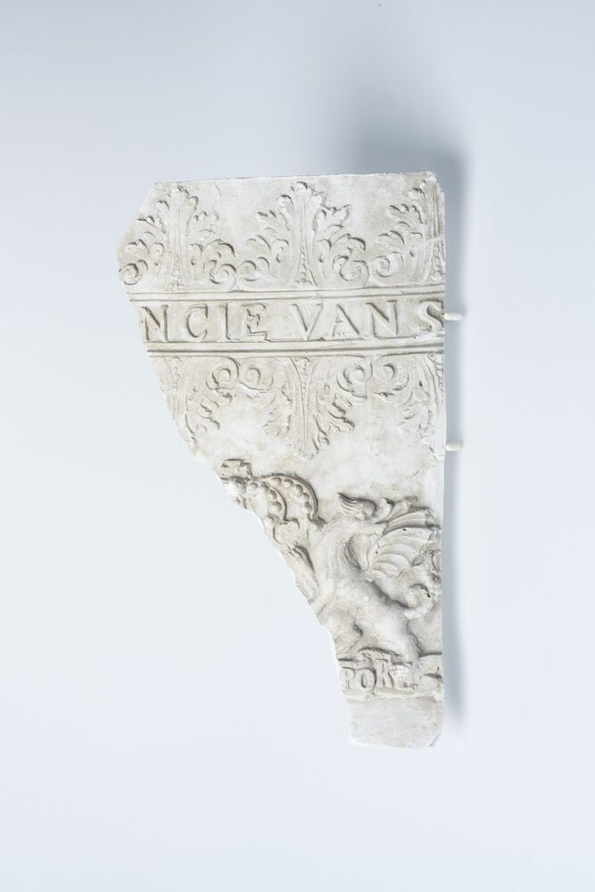 Gipsafgietsel van de klok te Westerlee