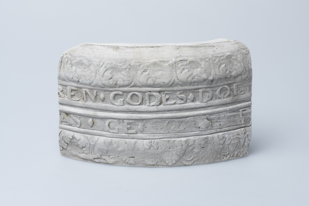 Gipsafgietsel van de klok te Saaksum