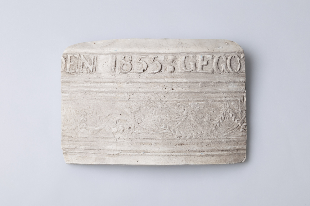 Gipsafgietsel van de klok van het kerkhof in de Wilp