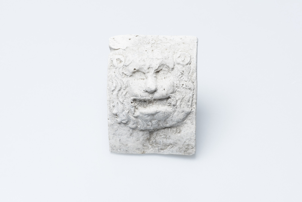 Gipsafgietsel van de kroonversiering van de klok te Schildwolde?