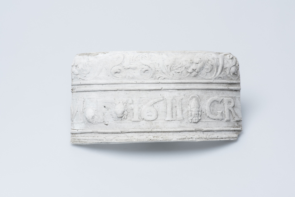 Gipsafgietsel van een klok te Grootegast