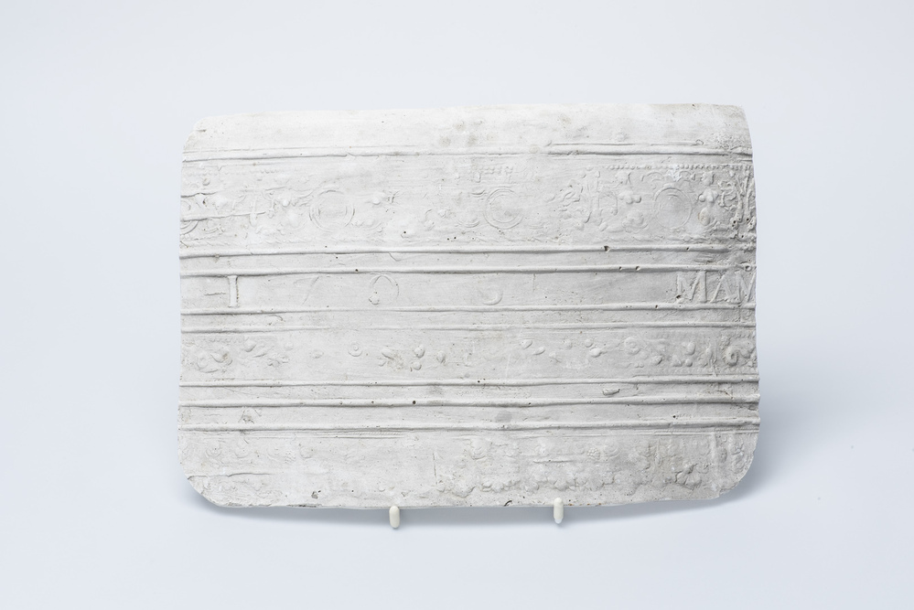 Gipsafgietsel van de klok te Ten Boer