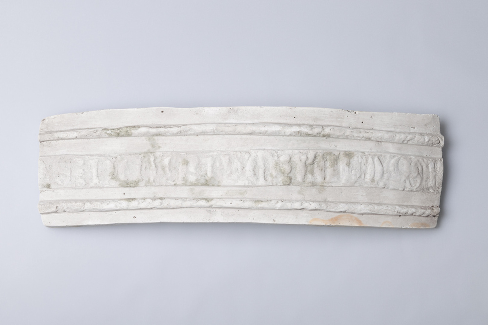 Gipsafgietsel van de klok te Eenrum