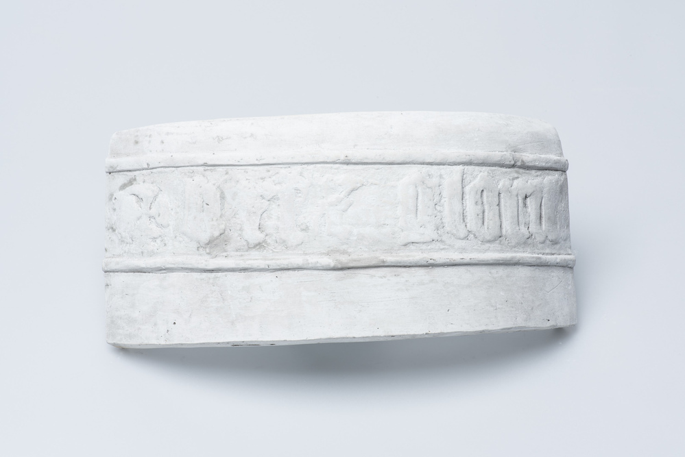 Gipsafgietsel van de klok te Meerland (voorheen Oostwold)