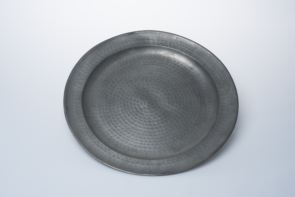 Grote tinnen schotel