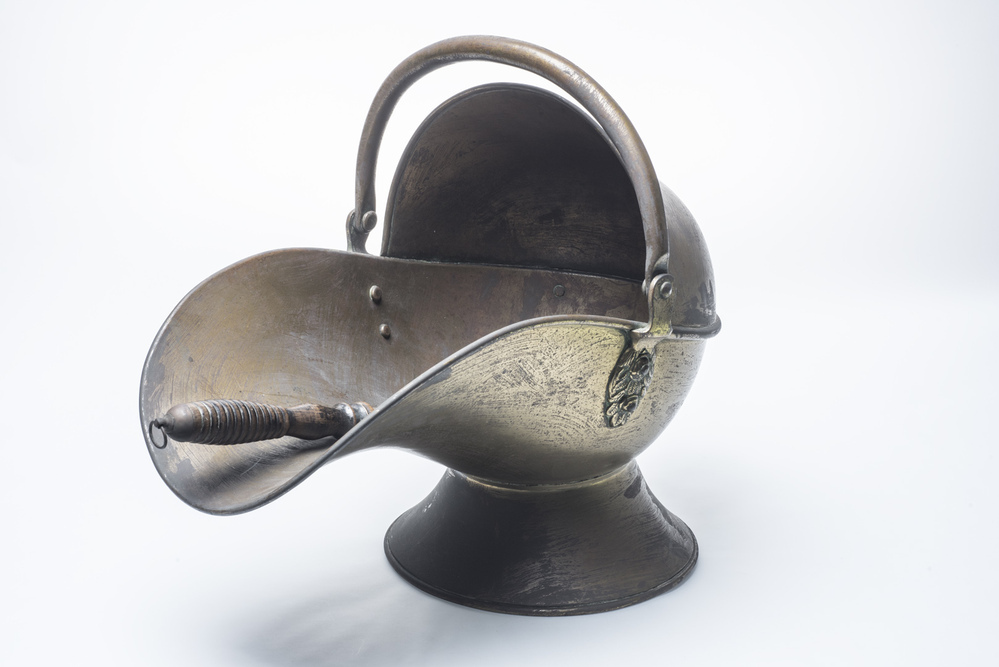 Helmkolenbak met schep