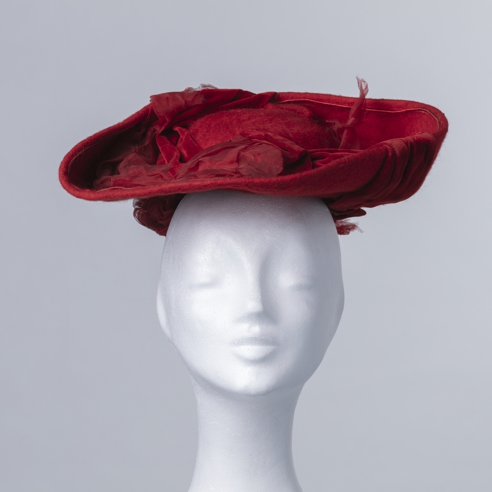 Dameshoed van rood vilt