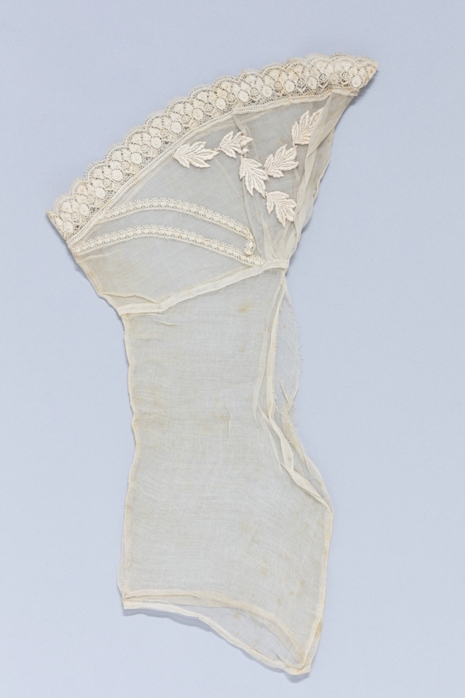 Insteekmouw van batist