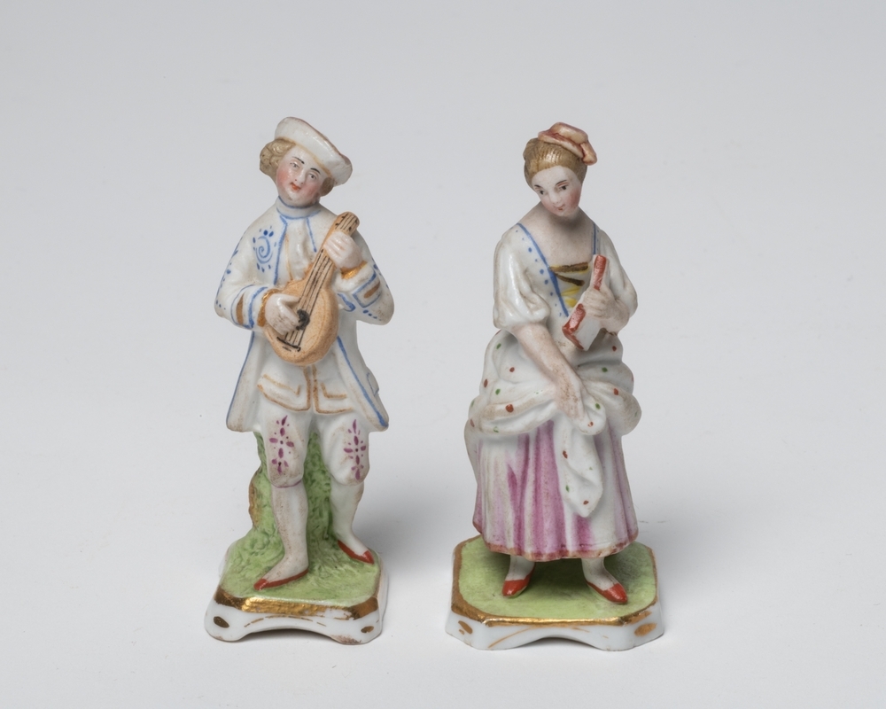 Zingende vrouw en vioolspelende man