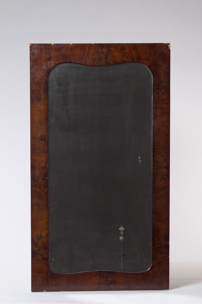 Spiegel in mahoniehouten lijst