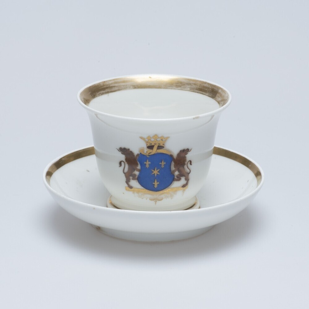 Kop en schotel met wapen Alberda