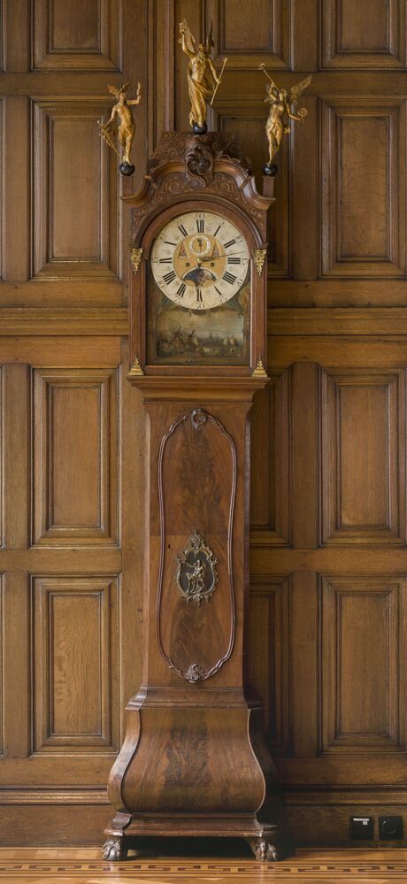 Staand horloge met speelwerk en mechaniek