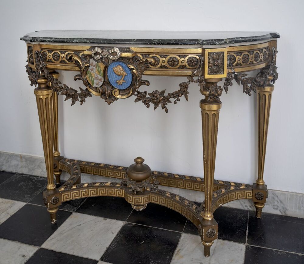 Consoletafel met wapens Maurits Clant Bindervoet en Hiltje Wilhelmina Piccardt