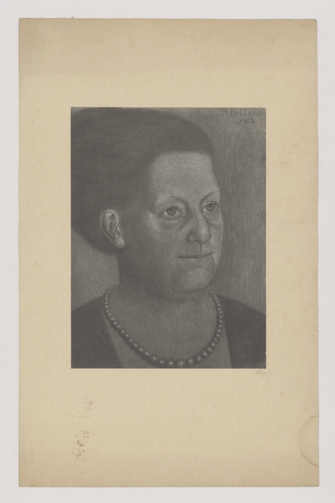 Drie foto's van 'Vrouw'