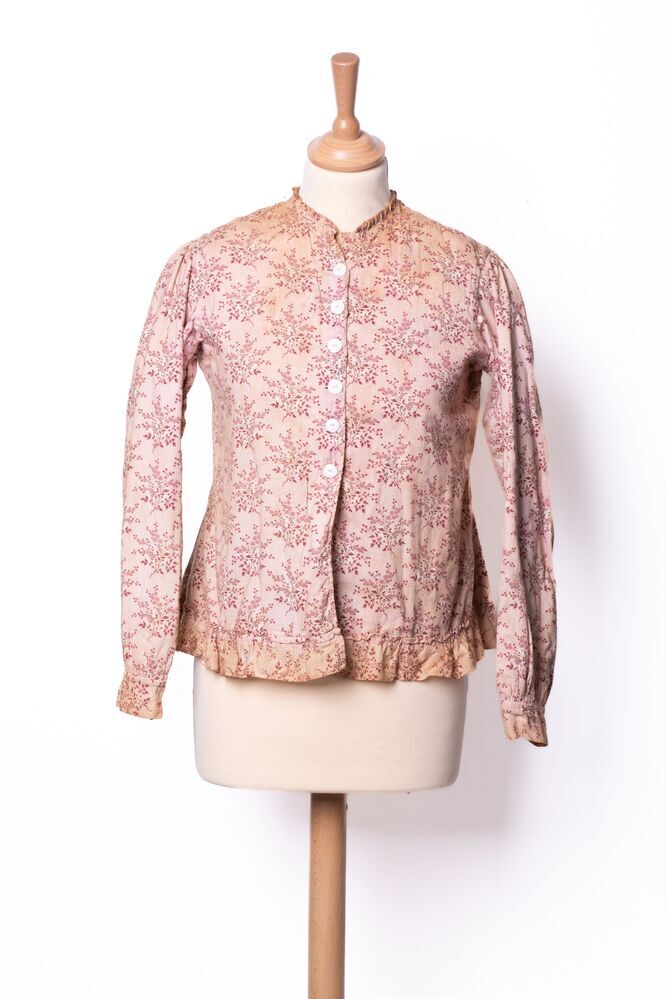 Een lichtroze jasje/jakje van bedrukt katoen