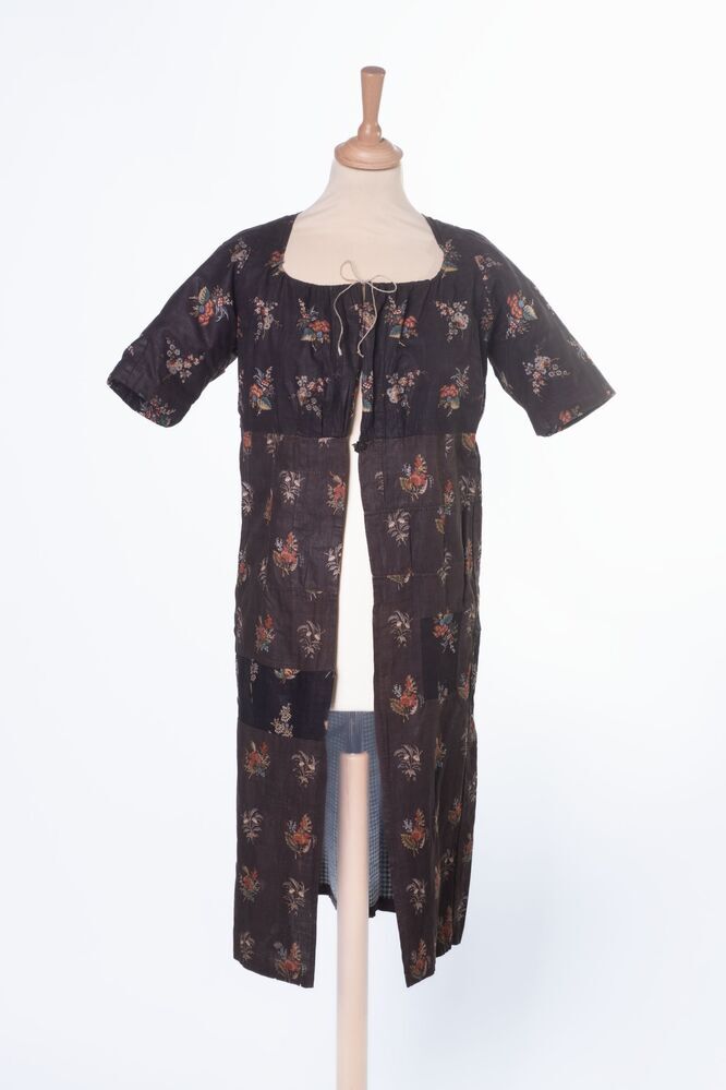 Een schootlijf met zeer lange schoot