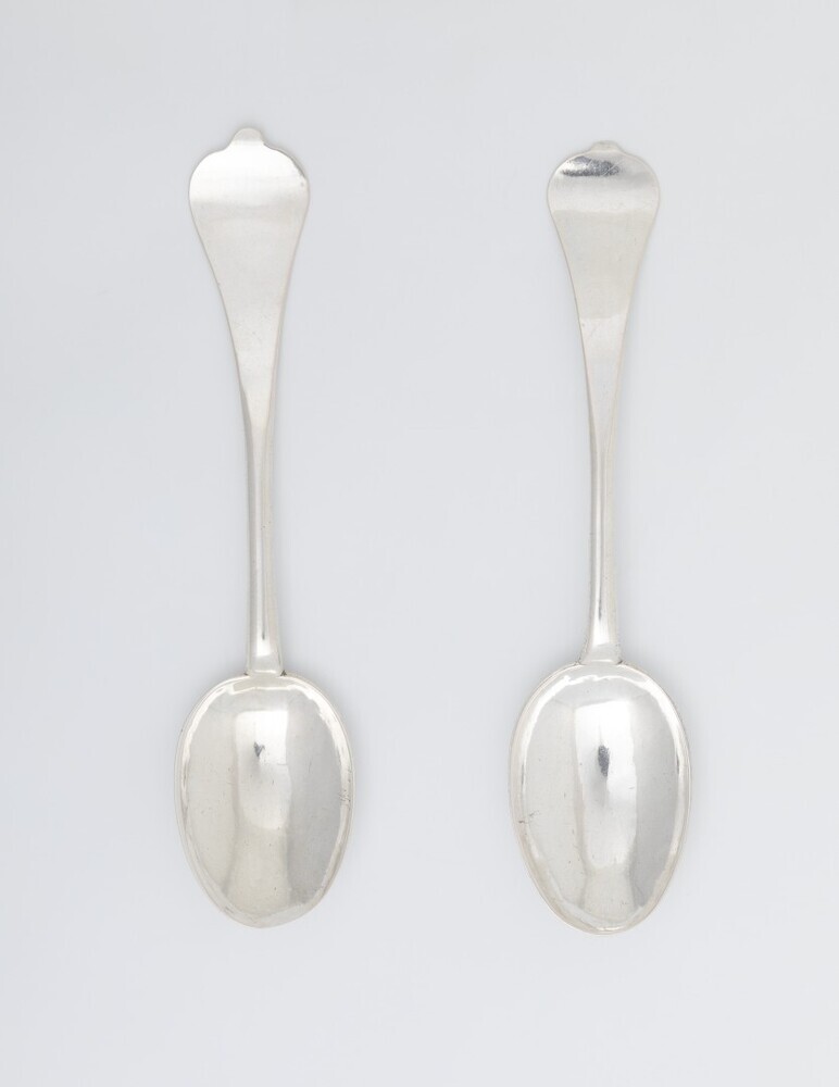 Lepels van zilver (shield end)