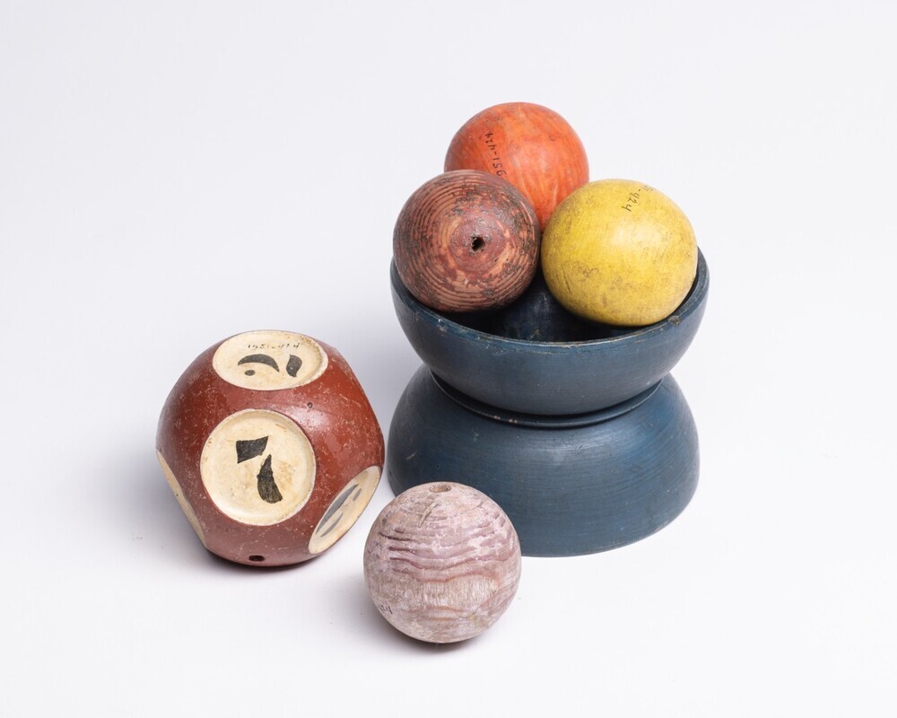 Kogelspel in houten doos met schuifdeksel