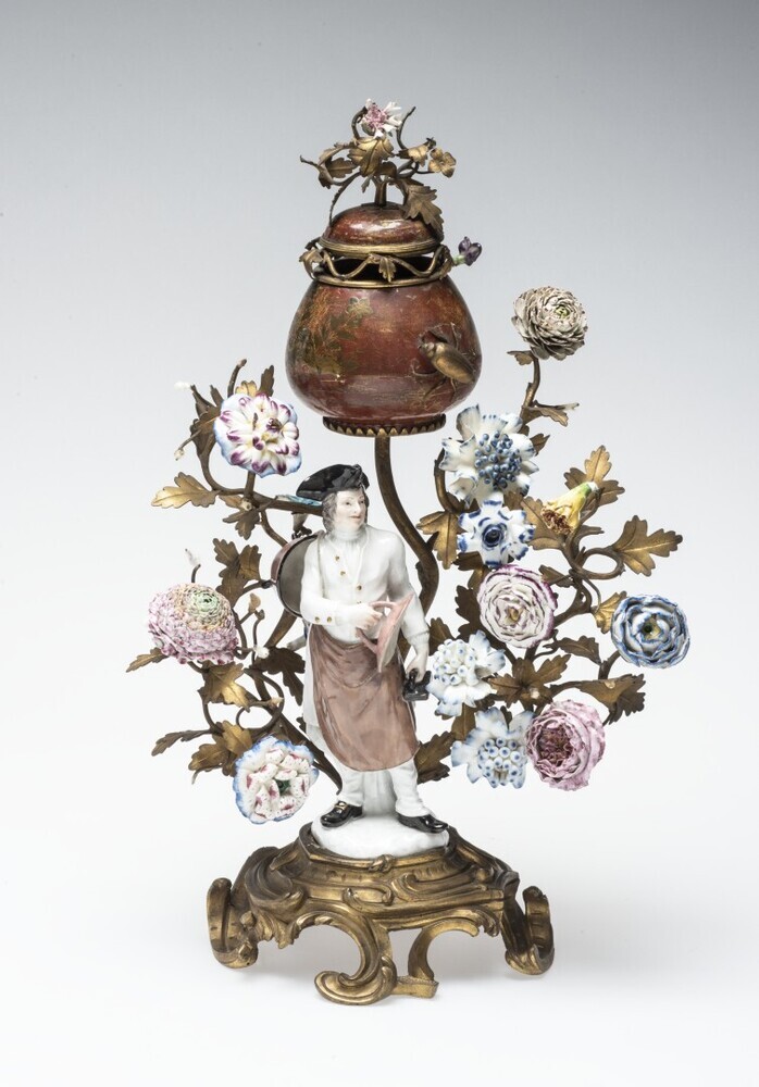 VERVALLEN Ketellapper op voetstuk