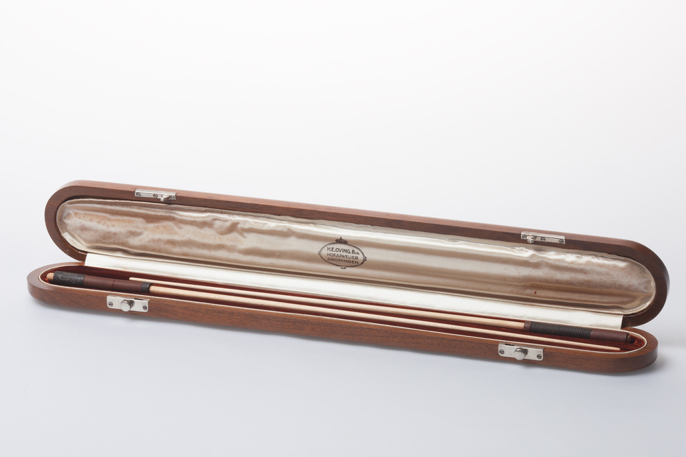 Kistje met dirigeerstokken