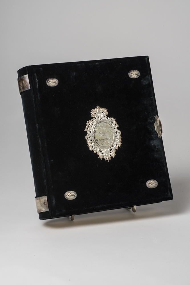 Album in doosvorm met zilverbeslag