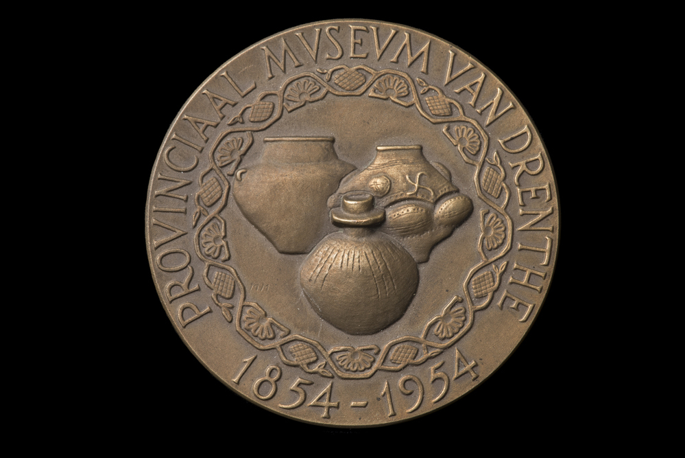 Bronzen penning ter gelegenheid van eeuwfeest van het Provinciaal Museum, Drente 1954