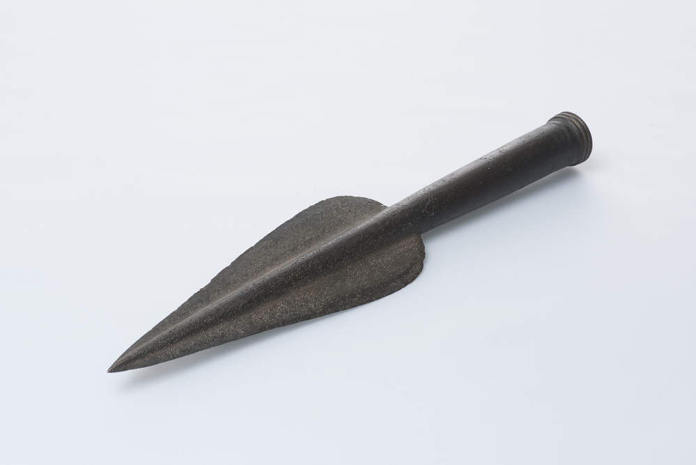 Replica van een speerpunt uit de bronstijd