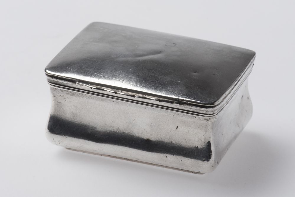 Snuifdoosje met lepeltje