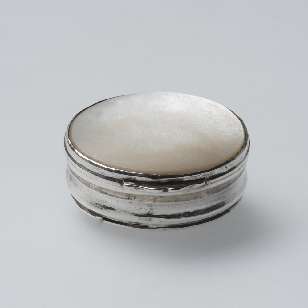 Snuifdoosje met lepeltje